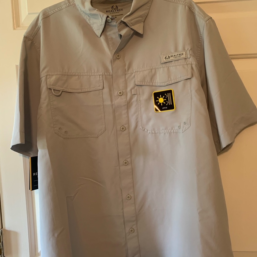 Realtree Men's Light Gray Casual Button Down Fishing Shirt
